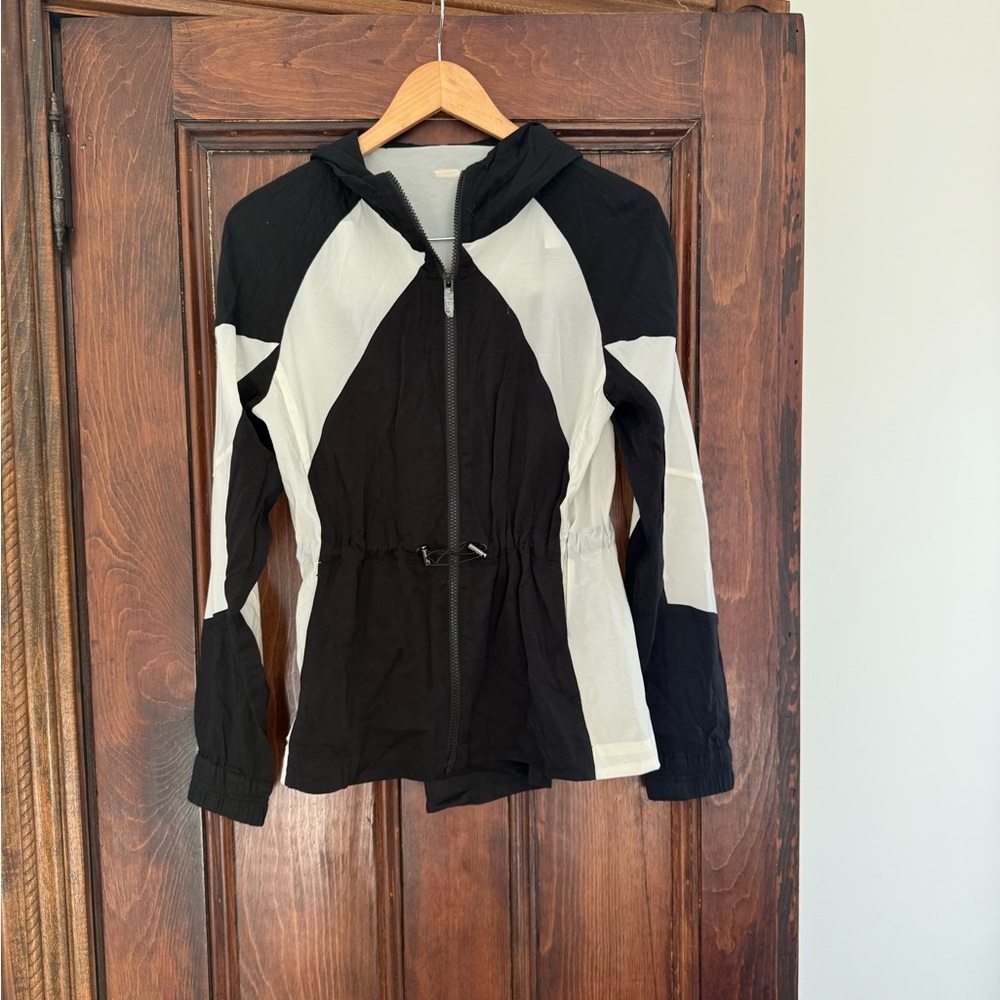 Alala Black and White lightweight Jacket